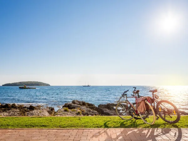 Cycling and hiking route along the coast near Roan camping Bijela Uvala.