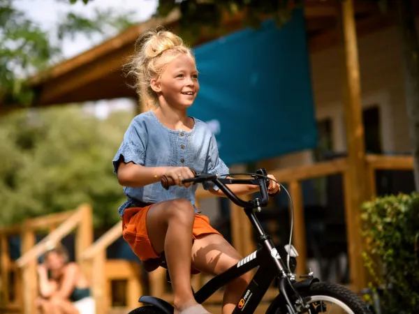 Free Roan children's bikes for children up to 6 years old at Domaine de la Yole campsite.