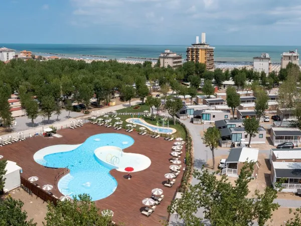 Overview of camping and beach at Roan camping Rimini Family Village.