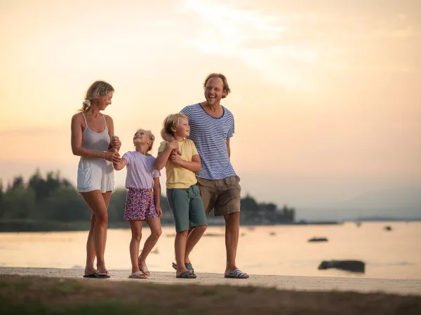 Family fun by the water near Roan camping Del Garda.