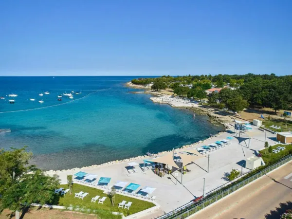 Lounging platform at the beach of Roan camping Park Umag.