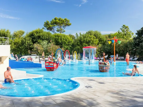 Overview of swimming pool at Roan camping San Francesco.