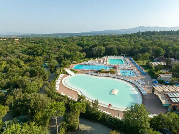 Overview lagoon pool and pools of Roan camping Montescudaio.