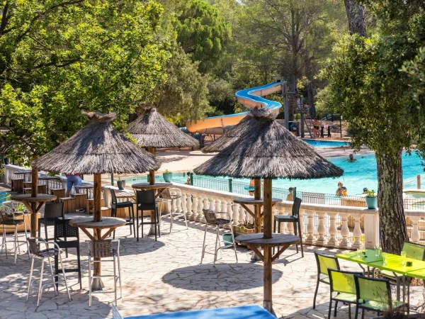 Terrace next to the pool at Roan camping La Pierre Verte.