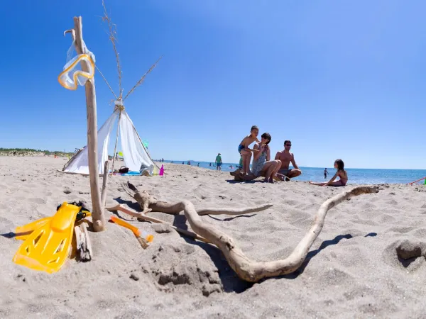 The sandy beach at Roan camping Serignan Plage.