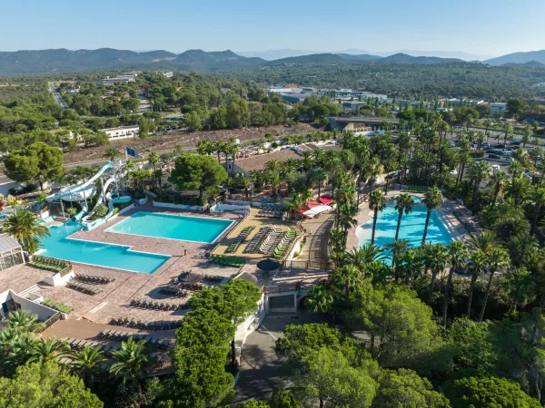 Overview of pool complex at Roan camping La Baume.