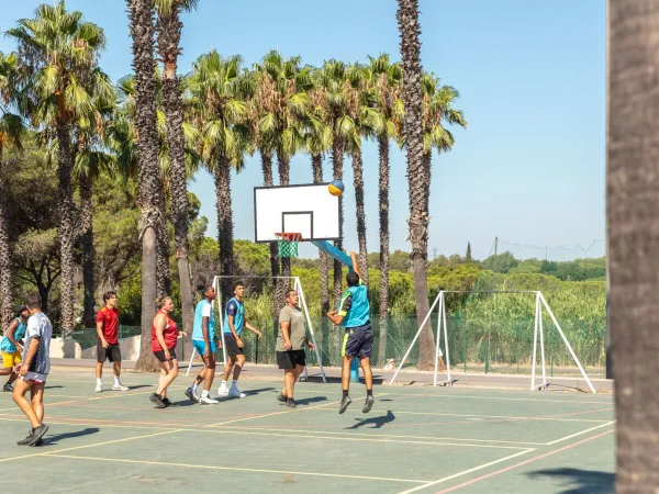 Basketball at Roan camping La Baume.