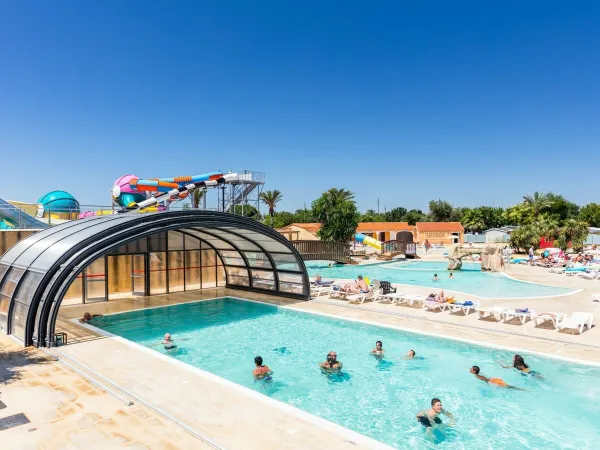 Covered swimming pool at Roan camping Méditerranée.