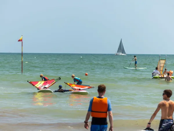 Water sports activities at the beach of Roan camping Marina Di Venezia.