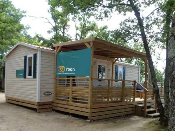 Comfort Plus Lounge at Roan campsite Aluna Vacances.
