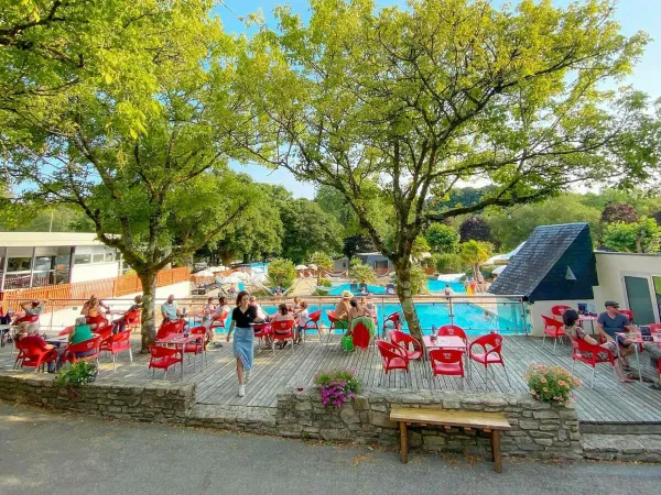Terrace by the pool at Roan camping Le Ty Nadan.