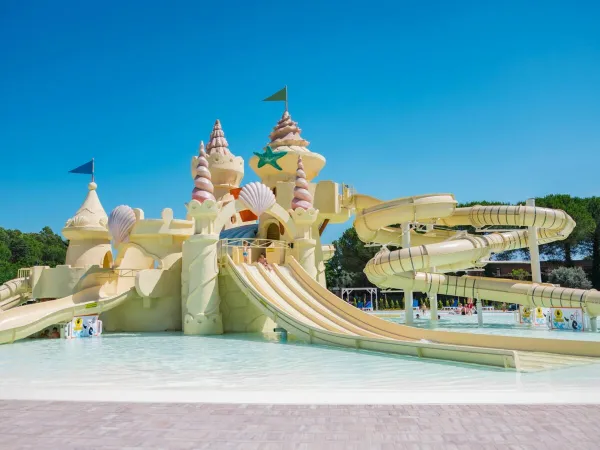 Castle playground at Roan camping Le Capanne.