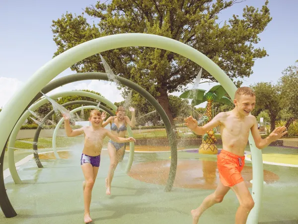 Children playing at Roan camping Polari.