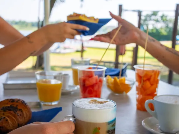 Food and drink at Roan camping Lido Verbano.