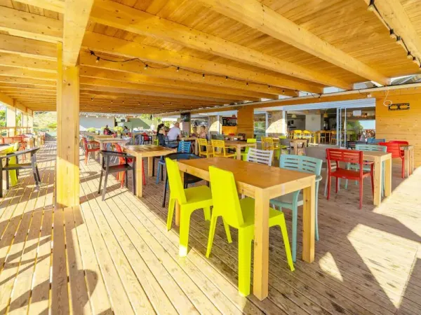 Outdoor restaurant at Roan camping Cala Gogo.