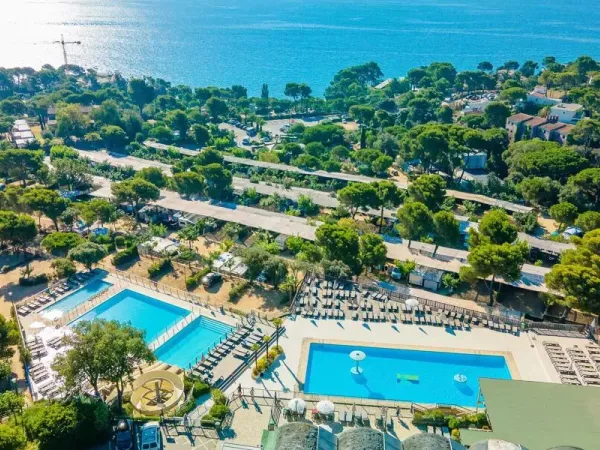Overview of swimming pools at Roan camping Cala Gogo.