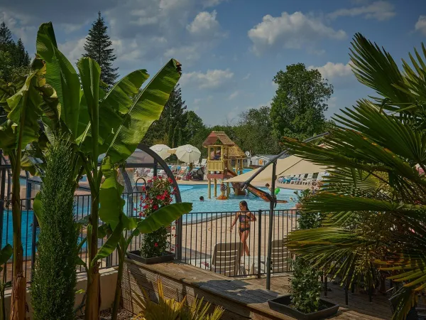 The swimming pool at Roan camping Le Chêne Gris.