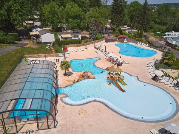 Overview photo of the swimming pool at Roan camping Le Chêne Gris.