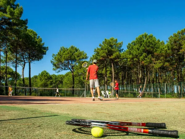 Tennis at Roan camping Atlantic Montalivet.