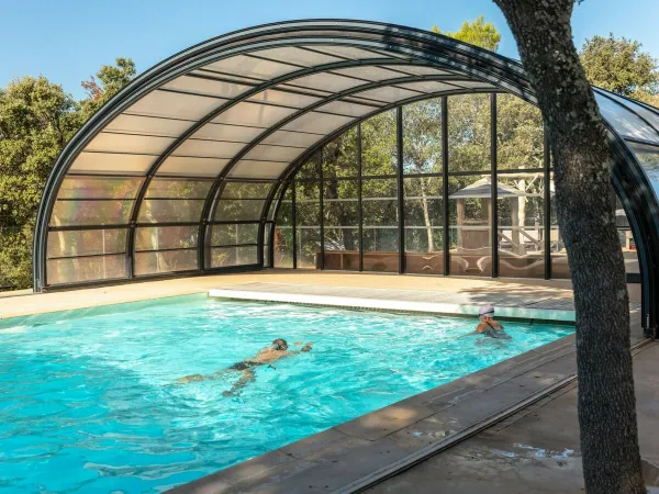 Covered swimming pool at Roan camping Domaine Massereau.