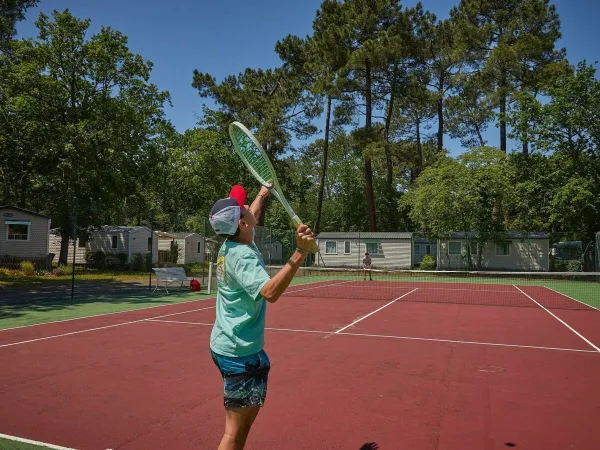 Tennis at Roan camping La Clairière.