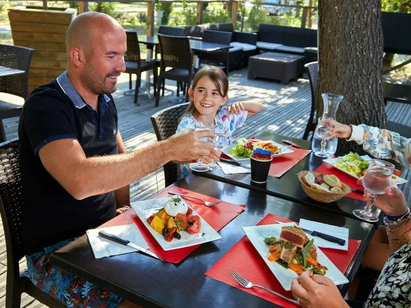 Have lunch on the terrace at Verdon Parc.