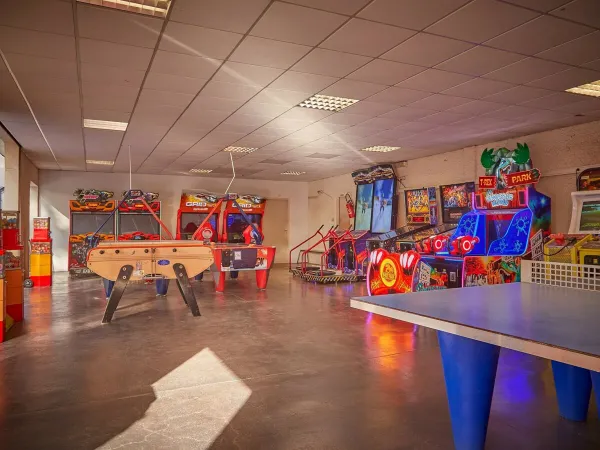 Games arcade at Roan camping Grande Métairie.