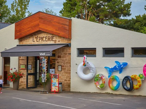 Souvenir store at Roan camping Grande Métairie.