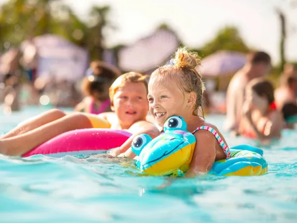 Children enjoy the pool at Roan camping domaine de La Yole.