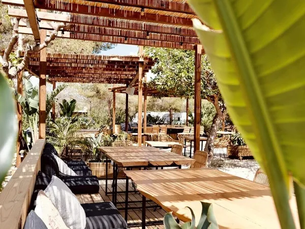 Lounge terrace at the restaurant of Roan Camping El Garrofer.