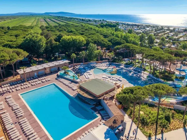 Overview photo of swimming pool at Roan camping Le Castellas.