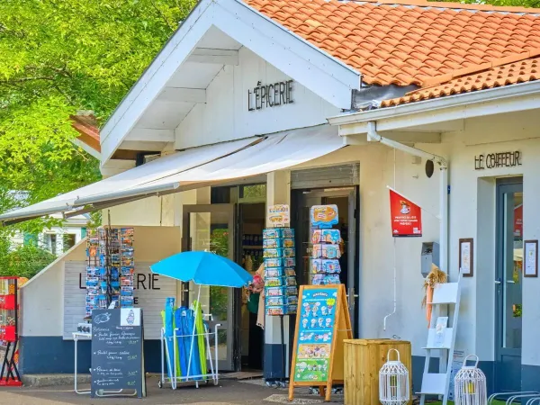 The store at Roan camping Mayotte Vacances.
