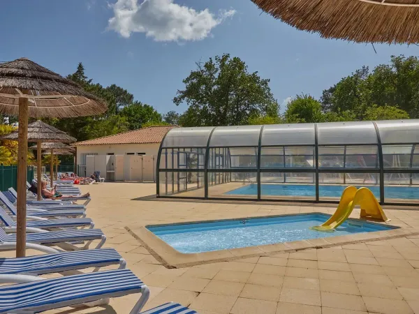 Indoor pool at Roan camping La Clairière.