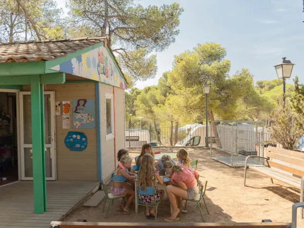 Children at the mini-club at Roan camping Internacional de Calonge.