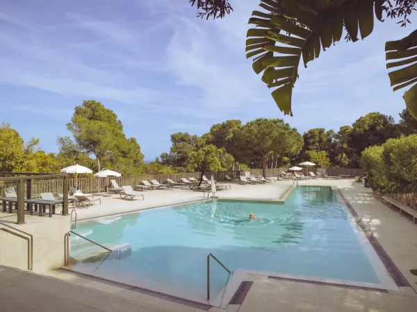 Overview of swimming pool at Roan camping Cala Gogo.