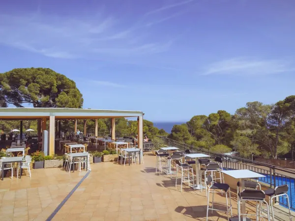 Terrace by pool of Roan camping Internacional de Calonge.