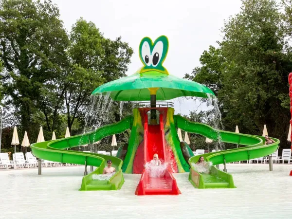 Water play equipment at Roan campsite hu I Pini village.