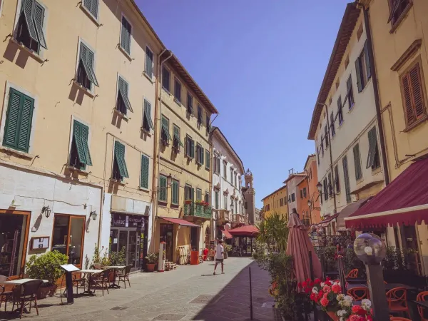 Cosy street in Piombino near Roan camping hu Park Albatros village.