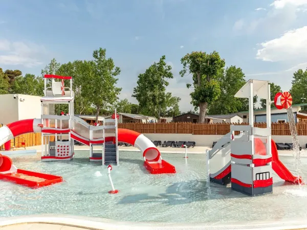 Water playground in the pool at Roan camping Domaine de la Yole.