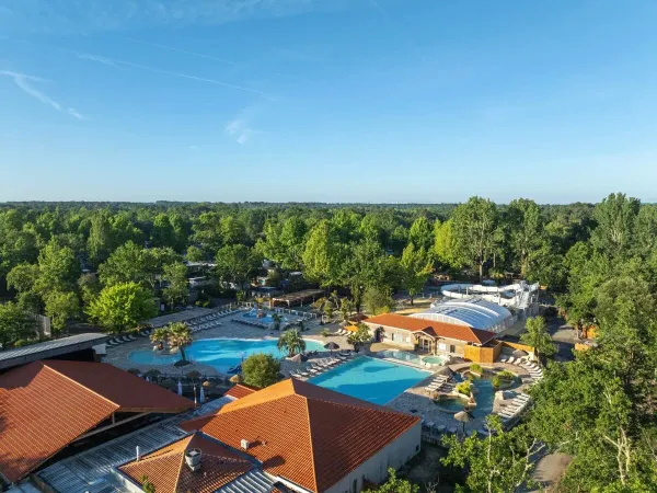 An overview of the swimming pool at Roan camping Mayotte Vacances.