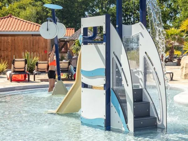 Water play equipment at Roan camping Mayotte Vacances.