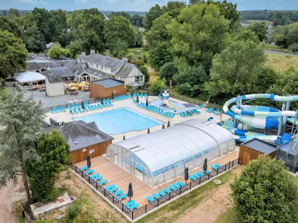 Campsite Domaine de la Brèche water park overview.