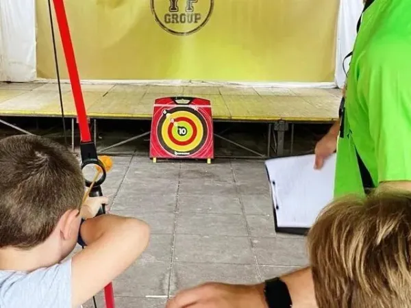 Bow and arrow shooting at Roan camping Del Forte.