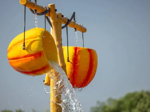 Water games at Roan camping Les Dunes.