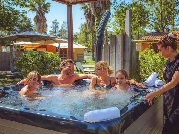 Luxury Supreme Plus mobile home including Jacuzzi at Roan camping Domaine de La Brèche.