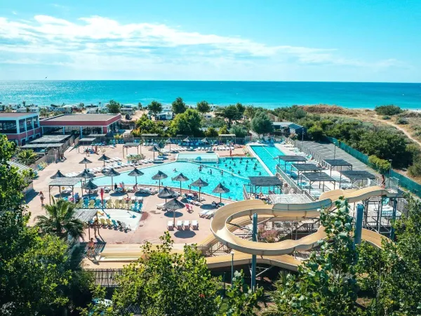 Overview of the pool complex at Roan campsite Les Méditerranées Beach Garden.