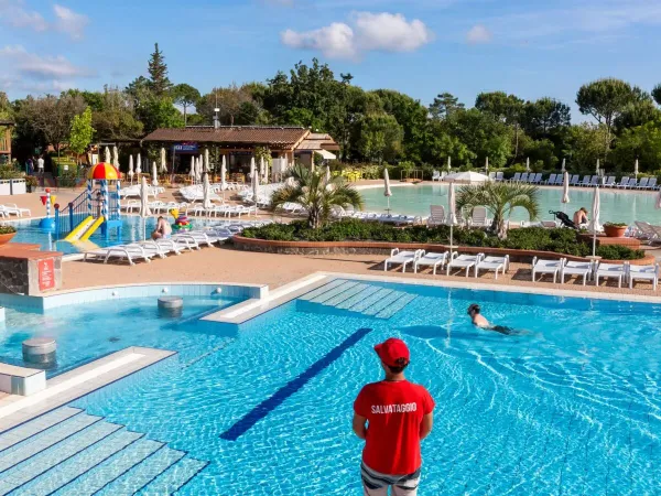 Overview of the pools at Roan camping hu Montescudaio village.