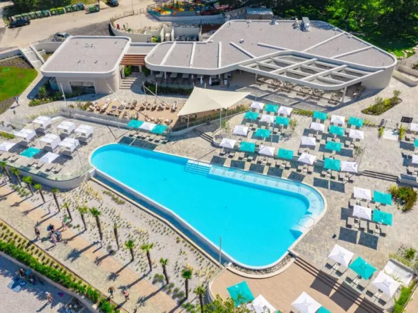 Renewed swimming pool with bar at Roan campsite Bijela Uvala.