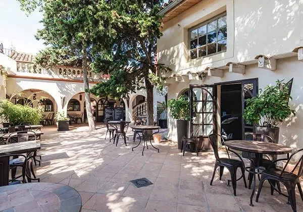Courtyard at Roan camping Le Serignan Plage.