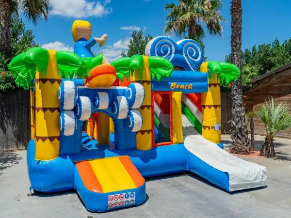 An air cushion for children at Roan camping Les Méditerranées Beach Garden.